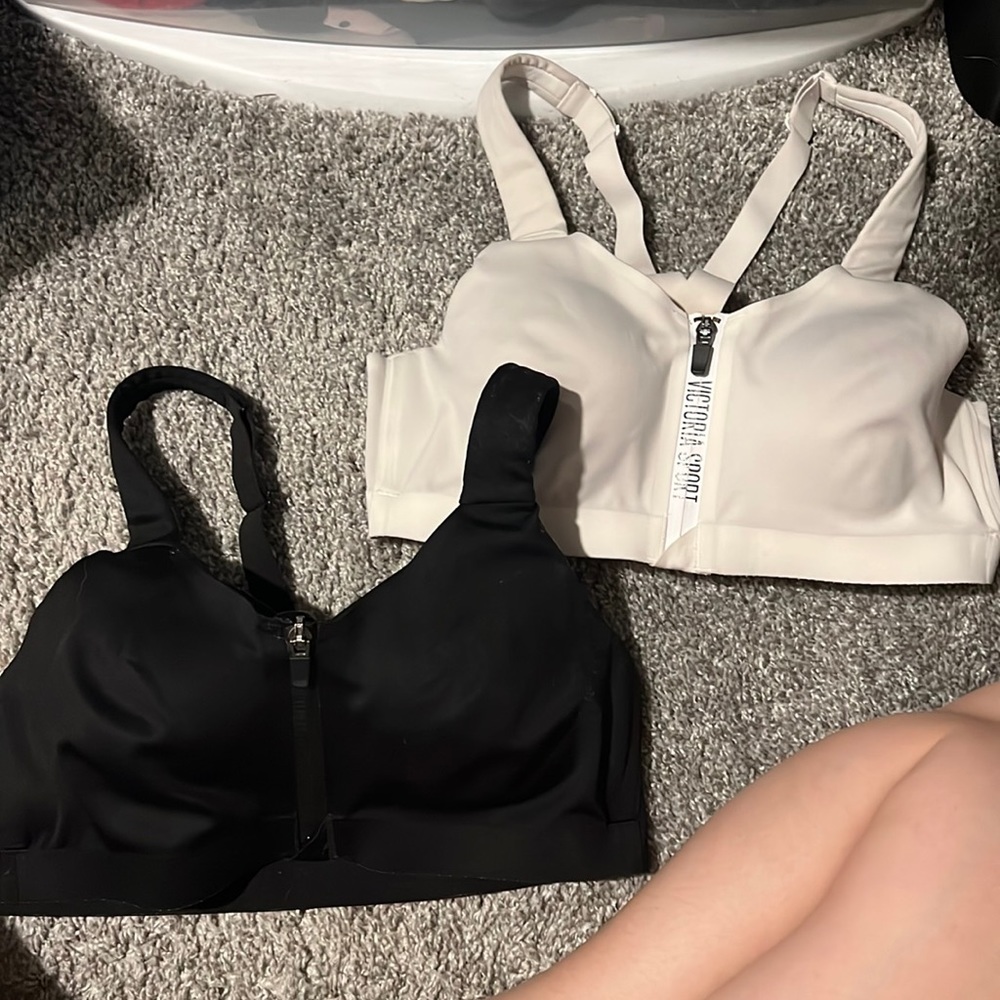 Victoria Secret Incredible Knockout Ultra Max sports bras (2)